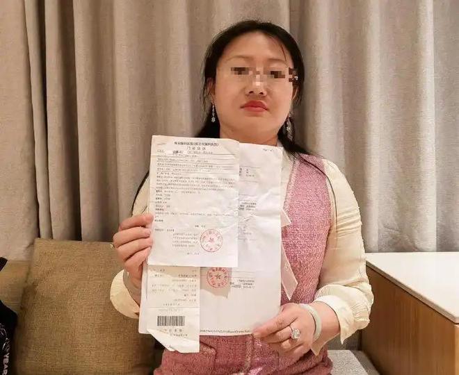 悚的现实剧本：精神病院担架上的反杀猪盘者j9九游会网址是什么比《消失的她》更惊(图5)