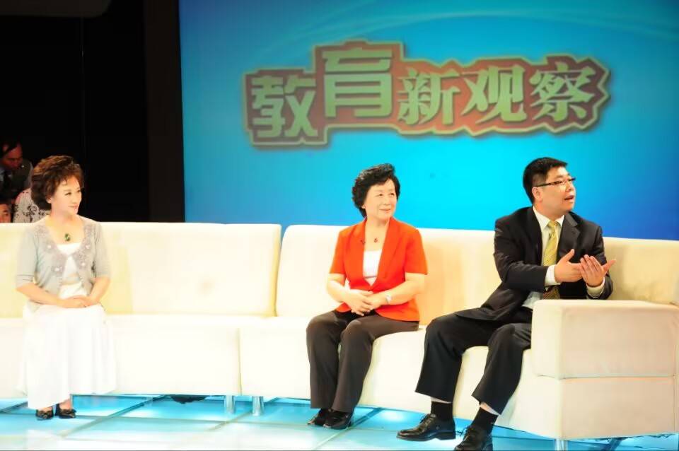 练柏君老师飞赴97城演讲的人生小故事九游会J9从长春出发全国：私人演讲教(图2)