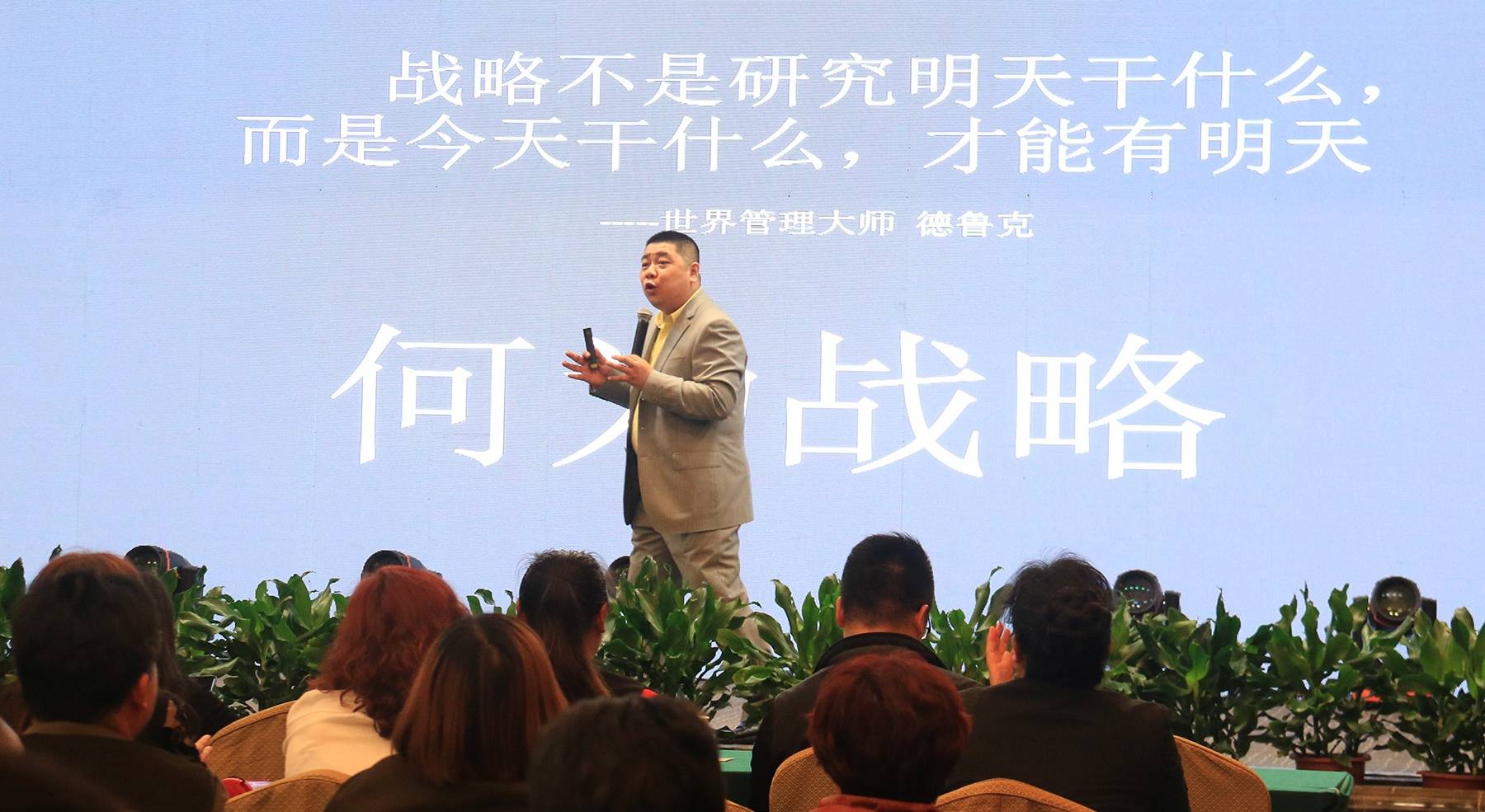 练柏君老师飞赴97城演讲的人生小故事九游会J9从长春出发全国：私人演讲教(图5)